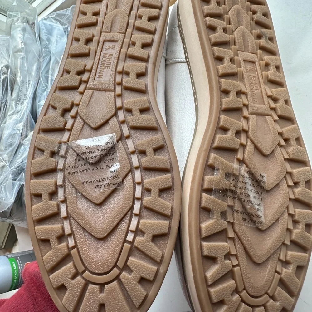 White Winter Boots by White Mountain size 11 NEW